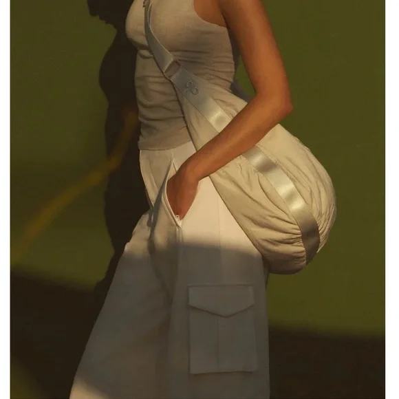 ALO Yoga Bag - Picture 1 of 5